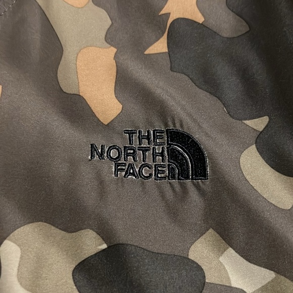 The North Face Barstol Bomber Camo Jacket - Picture 3 of 13